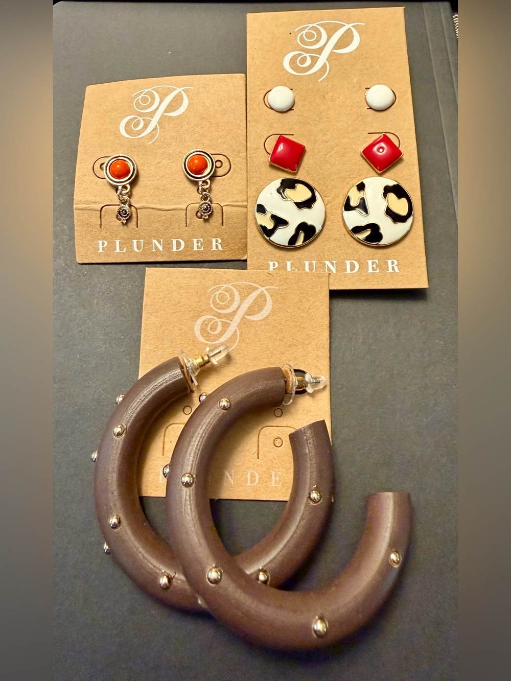 Total of 5 Plunder earrings